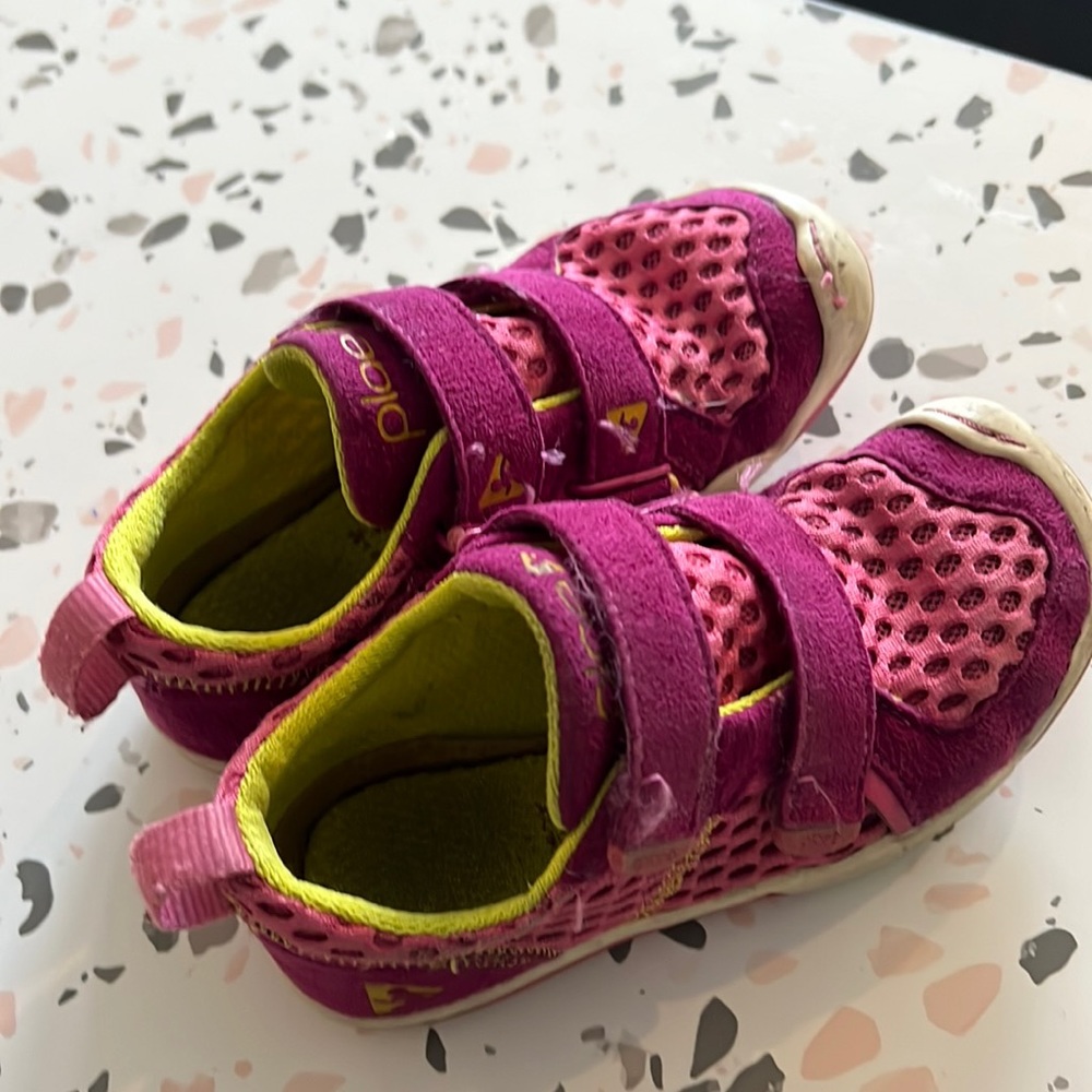 Loved 10.5 pink Plae toddler shoes. Definitely play condition but still life
